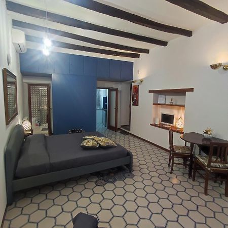 Casa Claudia ~ Rione Monti-Colosseo Рим Екстер'єр фото